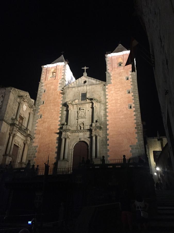 Adama Apartamento Turístico Caceres Bagian luar foto